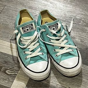 Light teal converse tennis shoes size 7 women’s size 5 men’s used